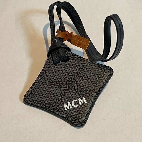 Logo Print Leather Air Tag Luggage Tag - Black - NWOT - Picture 1 of 4